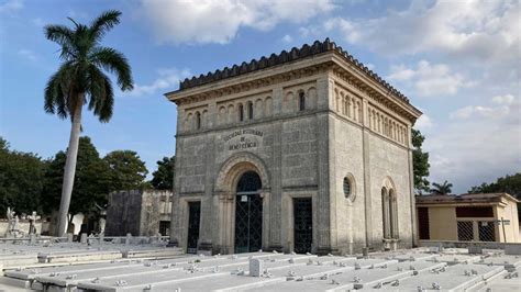 Visitando el cementerio de Colón Un viaje por la historia y el arte en