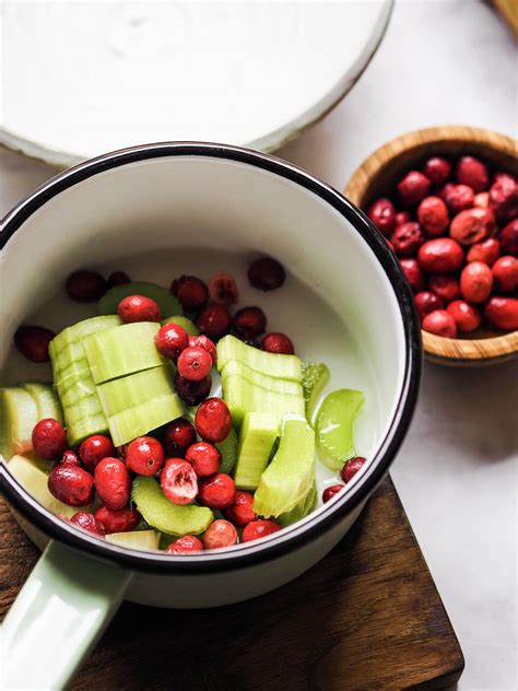 Haselnuss Porridge Mit Cranberry Rhabarber Kompott Epi Food