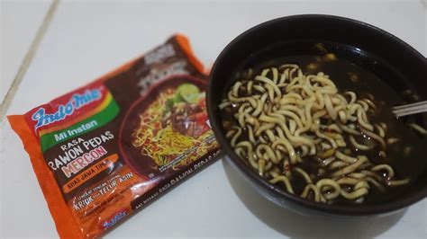 Nyobain Makan Indomie Mi Instant Kuliner Indonesia Rasa Rawon Mercon