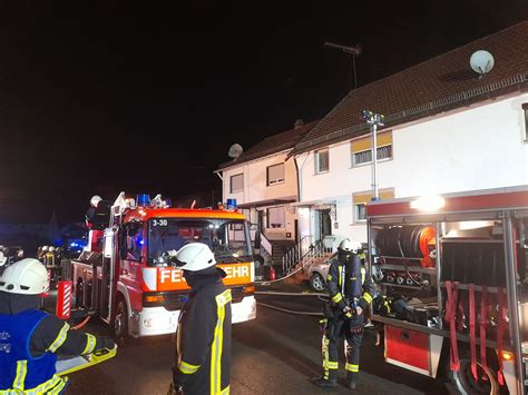 Alarm für Feuerwehr am späten Abend Wohnungsbrand gemeldet