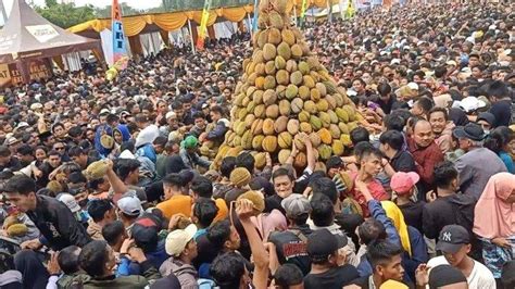 Detik Detik Kericuhan Di Festival Durian Pekalongan Warga Saling