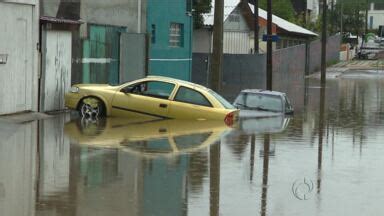 Boa Noite Paran Depois Da Chuva Rio Atuba Sobe E Invade Casas No