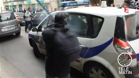 Paris Les Images Violentes De L Attaque De La Voiture De Police