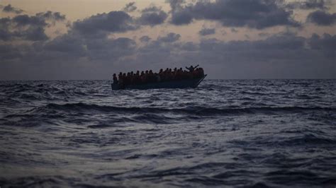 Fl Chtlinge Kentern Vor Libyen Mindestens Menschen Im Mittelmeer