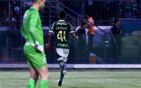 Estevão brilha e Palmeiras vence o Juventude pelo Brasileirão