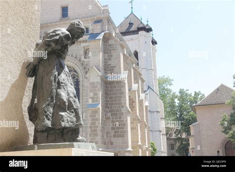 Statue Du Proph Te J R Mie Par Le Sculpteur Suisse Rodo Sur Fond De