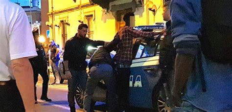 Rissa Tra Giovani A Cosenza Interviene La Polizia