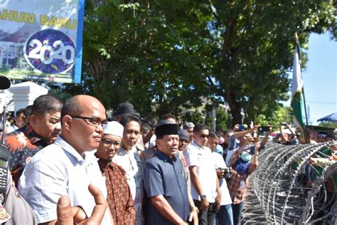 Pimpinan Dprd Sumbar Temui Aksi Mahasiswa Yang Demo Di Samping Barat