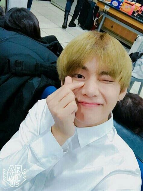 Pin By Ng C Nhi On Bangtan Selca Taehyung Kim Taehyung Taehyung Selca