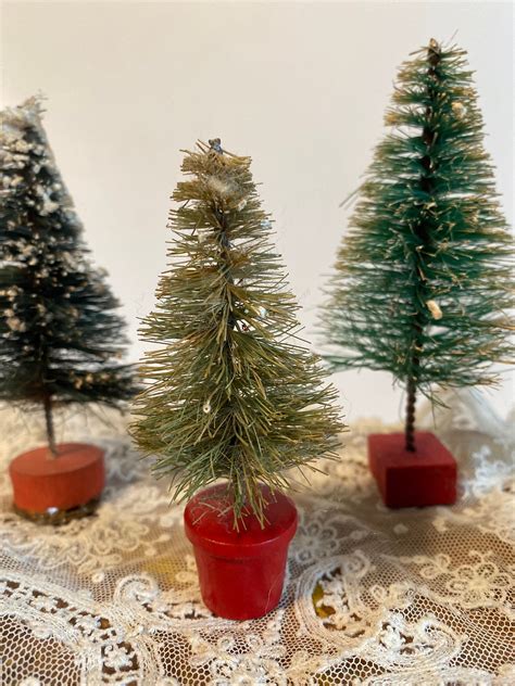 Lot Of Five 345 Vintage Bottle Brush Trees Red Wood Bases Mica Snow Glitter Vintage Christmas