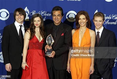 Joan Of Arcadia Cast Photos and Premium High Res Pictures - Getty Images