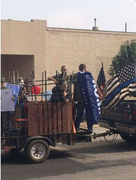 Parade float depicts Obama, Hillary Clinton in prison