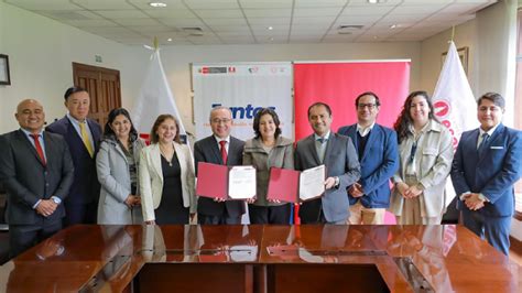 Midis Juntos y ESAN firman convenio para entregar becas a jóvenes a