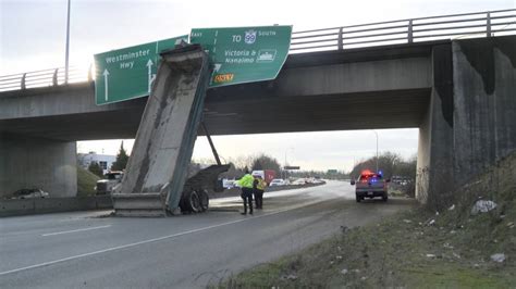 Video Captures Moment Dump Truck Collides With Richmond Bc Overpass