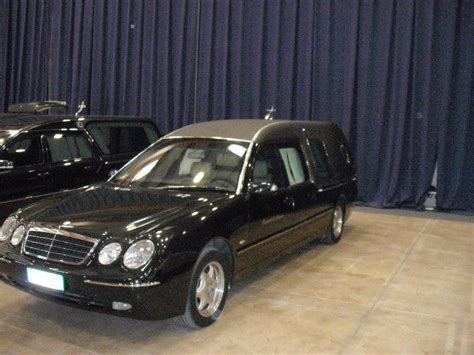 El Coche F Nebre De La Marca Mercedes Es Muy Usado En El Transporte Del