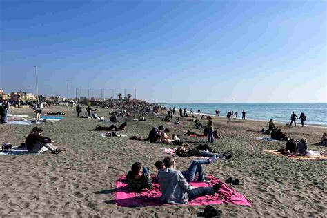 Ostia Stagione Balneare A Rischio Spiagge Risucchiata Dalle Mareggiate