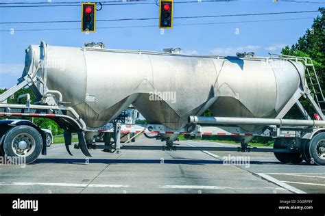 Liquid Cargo Truck Hi Res Stock Photography And Images Alamy