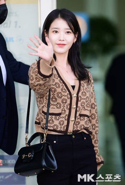 Iu Leejieun On Twitter Rt Choobimii Iu On Her Way To Italy Iu