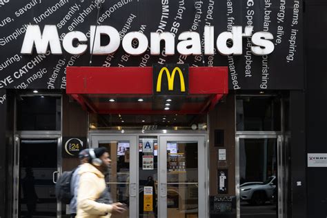 Mcdonalds Mcd Earnings Stock Slips As Operating Margin Misses