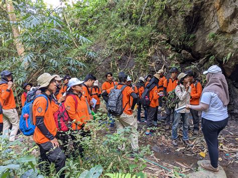 Kuliah Lapangan Karangsambung Mahasiswa Teknik Geofisika Its