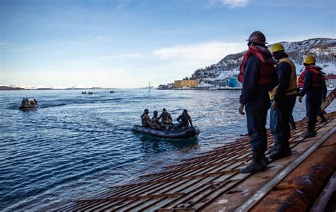 DVIDS Images USS Gunston Hall Conducts Small Boat Operations In