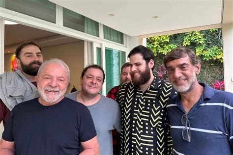 Internado E Em Recupera O Lula Recebe Filhos E Netos No Hospital Em Sp