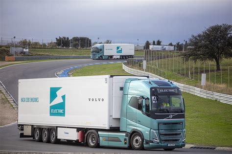 Volvo Trucks presenta su gama 100 eléctrica en el Circuito Jarama de