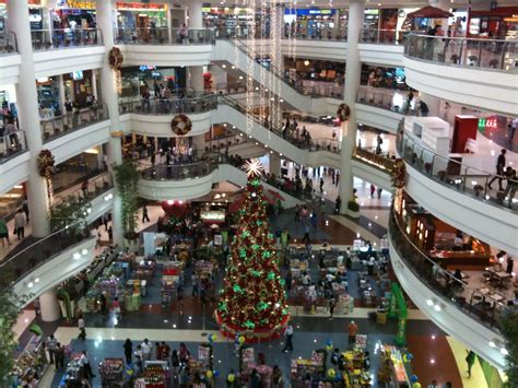 Manilla Phillipines Huge Indoor Shopping Mall Center Of The City