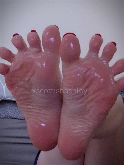 Video Of My Oily Pink Wrinkled Soles And Toes 💦 Wiggling Flicking And Spreading Rfoot