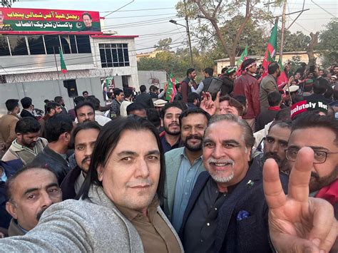 Imran Ismail On Twitter آج پنڈی میں جشن کا سماں ہے لوگ کپتان کے