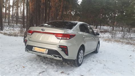КИА РИО цвета Ice Wine (W4Y) вид сзади | фото KIA Rio