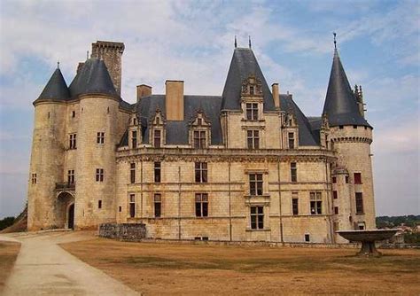 Visita Al Castillo De La Rochefoucauld Sobre Francia