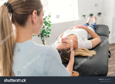 14344 Physiotherapy On Neck Images Stock Photos And Vectors Shutterstock
