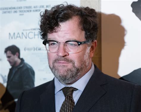 Manchester By The Sea Director Kenneth Lonergan Defends Casey Affleck S Sexual Harassment