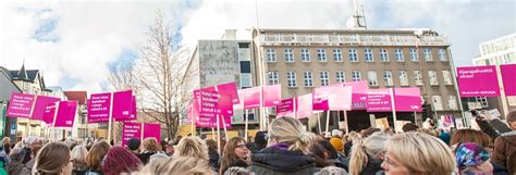 Icelandic Women Leave Work 14 Early To Protest 14 Pay Gap Positive News