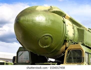 Photo de stock Intercontinental Ballistic Missile Warhead On Tractor ...