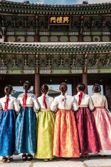 Young Women in Traditional Dress, Gyeongbokgung Palace, Seoul, Korea ...