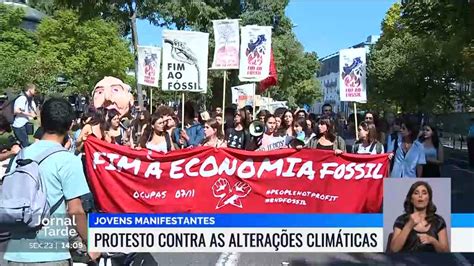 Jovens Manifestam Se Contra As Alterações Climáticas