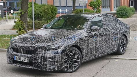 2024 BMW 5 Series Caught With Grille Showing In New Spy Photos