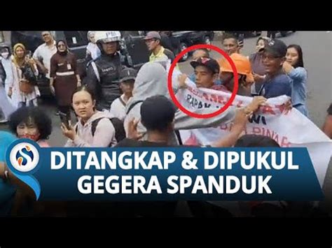 Warga Gunungkidul Bentangkan Spanduk Ganjar Saat Kunjungan Presiden