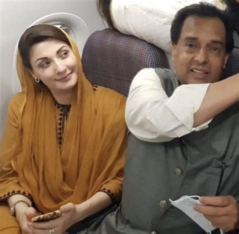 Maryam Nawaz Sharif And Spouse Capt Safdar On A Flight Flickr