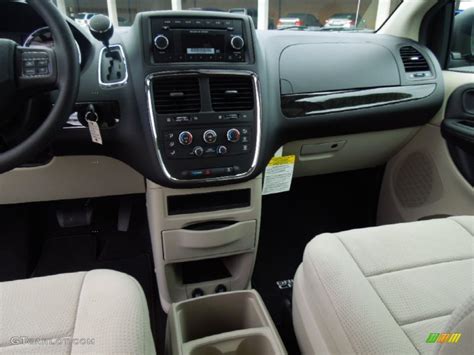 2012 Dodge Grand Caravan SE Dashboard Photos | GTCarLot.com