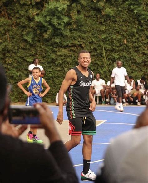 Kylian Mbappe and former NBA star Joakim Noah show off basketball ...