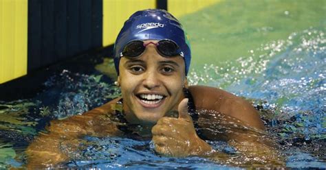 Etiene Medeiros festeja fato de ser a nadadora número um do Mundial de