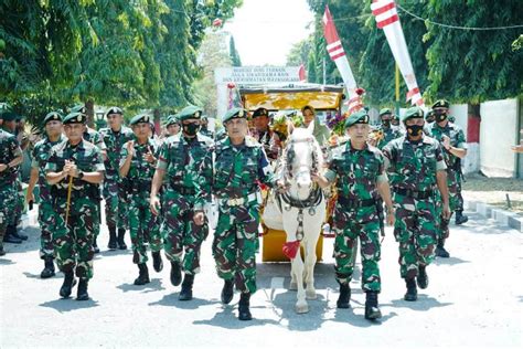 Pangdivif Kostrad Kunjungi Satuan Yonif Pr Kostrad Trenz Indonesia