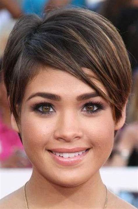 Adorable Short Hairstyle Ideas For Women With Round Face Shapes