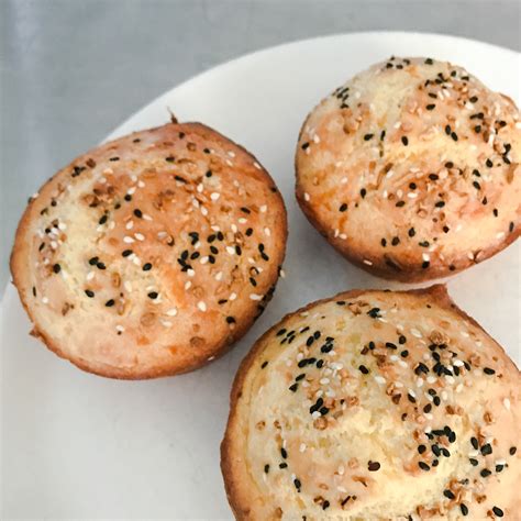 KETO RECIPE LOW CARB SAVORY CREAM CHEESE MUFFINS WITH EVERYTHING BUT