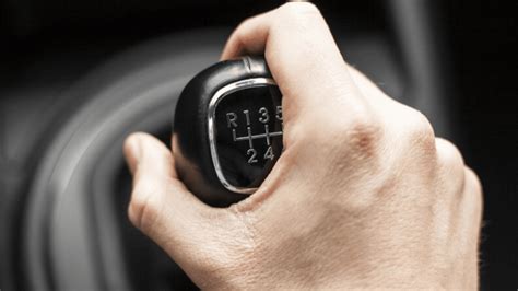 3 Cosas Que No Debes Hacer Si Conduces Un Carro Manual TORK