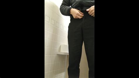 盗撮風会社のトイレでおしっこする元サッカー部男子 Pornhub Gay