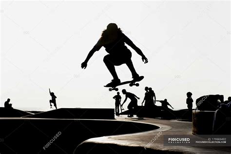 Silhouetted Male Skateboarder At Skate Park — Sport Skills Stock